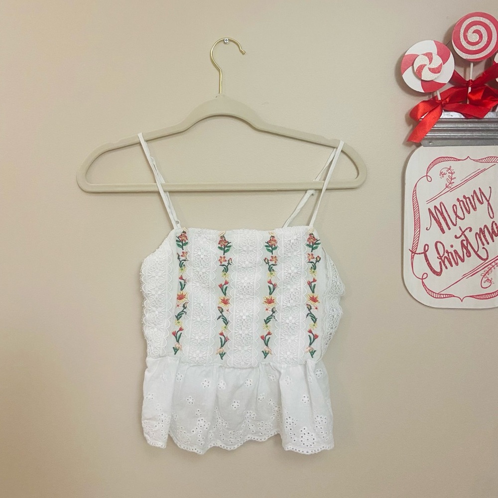 SHEIN Embroidered Floral Crop Top
